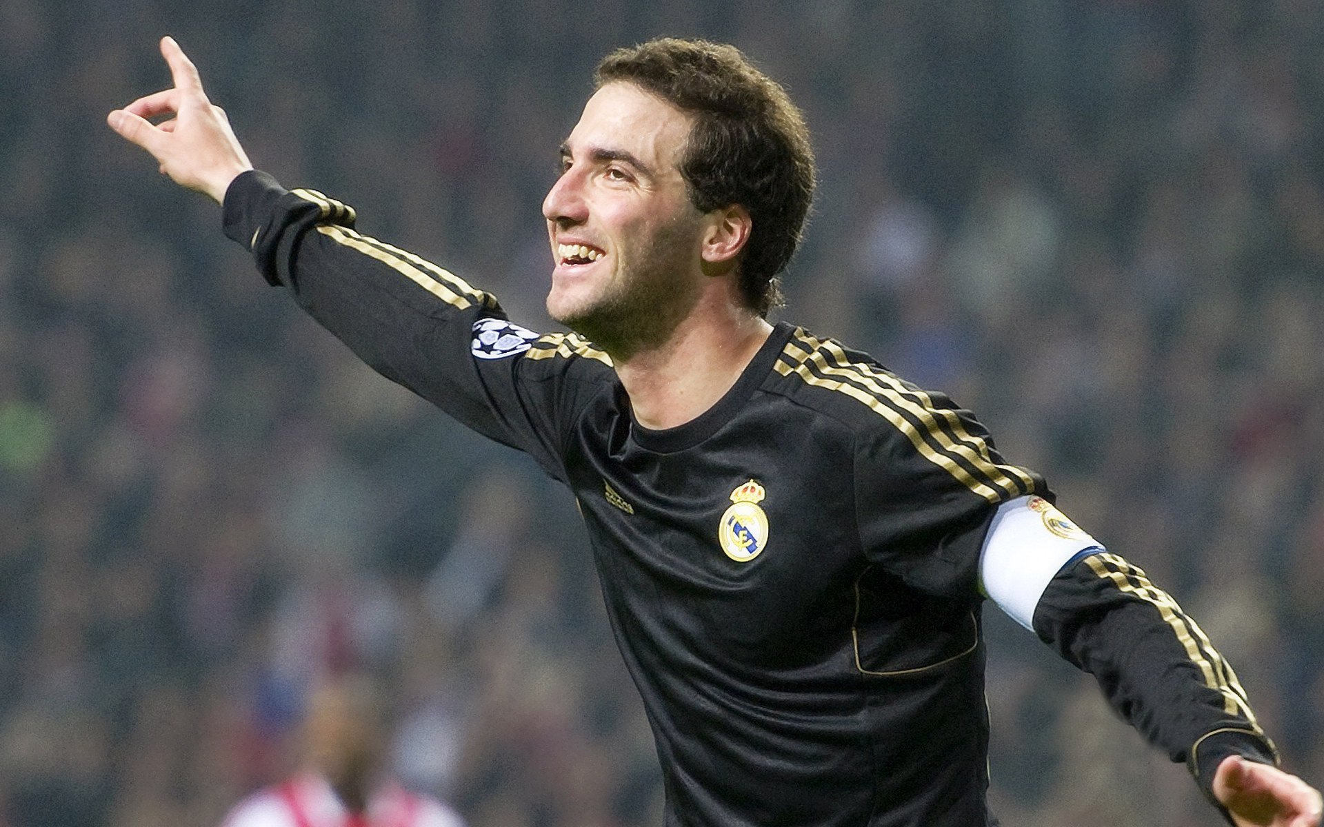 马德里竞技季后赛绝杀纽约尼克斯，梅西砍下50记关键球，全场沸腾的简单介绍